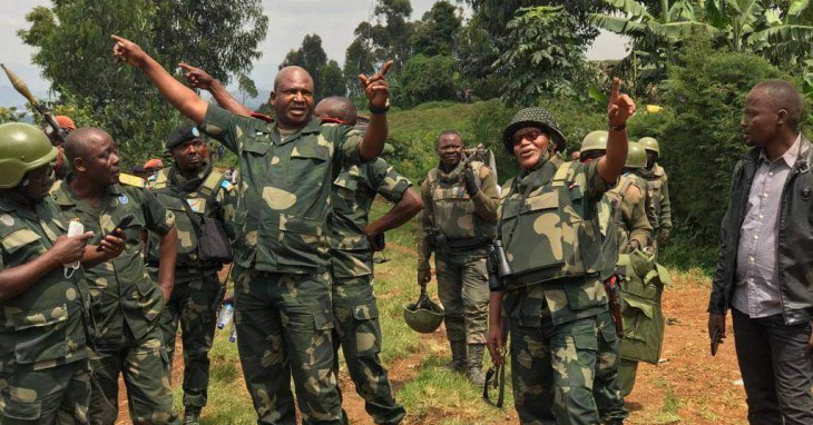 RDC/SÉCURITÉ : Les FARDC récupèrent la cité de Bunagana Un soulagement total pour la RDC et les habitants de Bunagana qui doivent cette fois-ci reprendre leur domicile après la récupération de cette cité par les FARDC. Il y a quelques jours, cette partie de la République démocratique du Congo était sous possession des rebelles du M23. Pour l'heure, il s'agit d'un retournement de la situation car, les forces armées de la République démocratique du Congo, FARDC, ont repris le contrôle sur cette cité, située dans le territoire de Rutshuru, en province du Nord-Kivu. Dans la matinée de ce jeudi 16 juin 2022, les FARDC ont lancés l'offensive sur les rebelles du M23, qui seraient soutenus par l'armée rwandaise. Plus de 3 heures d'affrontements entre l'armée congolaise et les rebelles. Plus fortes, les FARDC ont réussi à faire fuir les miliciens les rebelles du M23 et leurs alliés, seraient réfugiés dans le Parc de Virunga, et d'autres, seraient enfuis à la frontière de l'Ouganda. Le mercredi 15 juin 2022, le chef de l'État congolais Félix Tshisekedi, a tenu une réunion avec le conseil suprême de sécurité, au cours de cette rencontre, la RDC a lancé un appel impératif au Rwanda, de retirer sans condition, ses troupes, ainsi que les rebelles du M23. Toujours dans la journée du mercredi 15 juin 2022, la société civile de la ville de Goma, a organisé une marche de soutien aux FARDC. Marché qui s'est transformée en une atmosphère de colère. Rédaction/ Plus24actu +243904472962 By : Jean-Chrys Abedi