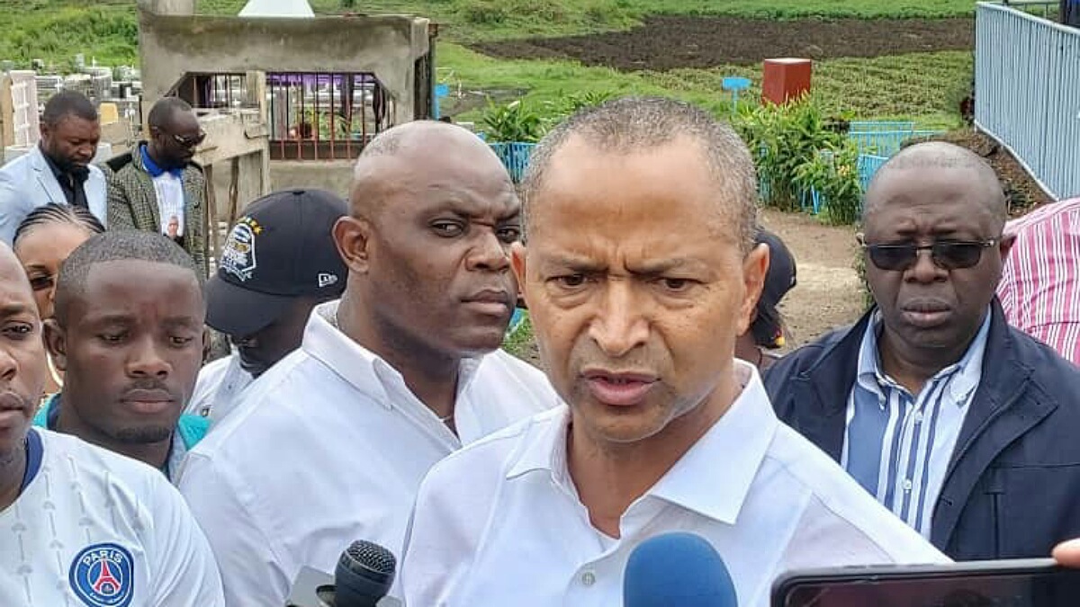 RDC : Ensemble pour la République exige les élections dans le délai constitutionnel A l’issue de la réunion du bureau politique organisé à Lubumbashi dans la province du Haut-katanga, le parti politique Ensemble pour la République exige, la tenue des élections générales dans le délai constitutionnel, le jeudi 19 janvier. Selon le porte-parole de Moise KATUMBI, l’organisation des élections est une obligation constitutionnelle et non négociable. « Ensemble pour la République dit non au glissement quel qu’en soit le prix. La durée constitutionnelle des mandats électifs n’est pas une question négociable. Pas une minute de plus ne sera accordée à ceux dont le mandat arrive à terme en décembre 2023 », Olivier Kamitatu, porte-parole de Moïse Katumbi. Pour lui, le président de la CENI cherche à dérober le respect du processus électoral au regard de l’opacité du processus de l’enrôlement. Quant à ce, il a lancé une mise en garde contre le président de la CENI Denis KADIMA. Il souligne que, le président de la CENI, sera tenu responsable du chaos électoral qui se prépare et doit aussi se préparer à répondre. Ensemble pour la République met en outre en garde le gouvernement à qui incombe l’obligation constitutionnelle de respecter le délai des élections à venir. Dans ses allocutions, il signale que, le président National de L’Ensemble pour la République Moise Katumbi encourage ses membres et toutes la population Congolaise à se faire enrôler massivement. Il sied de rappeler que, Ensemble pour la République a passé en revue plusieurs sujets dont la montée des discours haineux de certaines personnalités publiques.